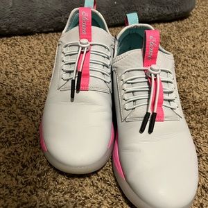 Women’s 9.5 Limited edition Clove shoes